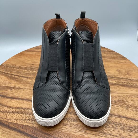 Linea Paolo Felicia Boots Womens 8 M Black Hidden Wedge Ankle Casual Bootie Zip - Picture 2 of 9